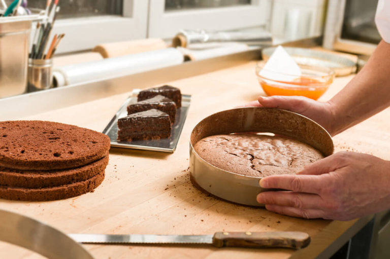 cake baking tools and equipment