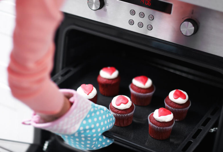 cake baking and decorating equipment