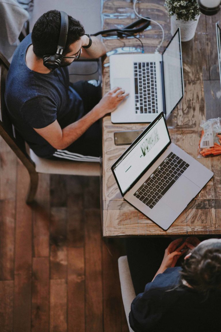 Umgang mit einem Kunden im Call Center-min