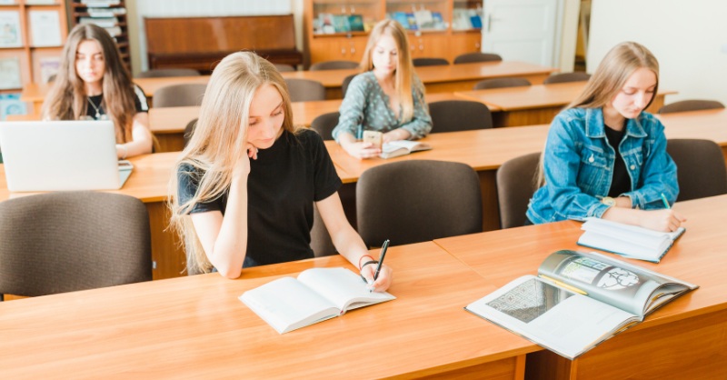 What are the benefits of studying in Winnipeg schools