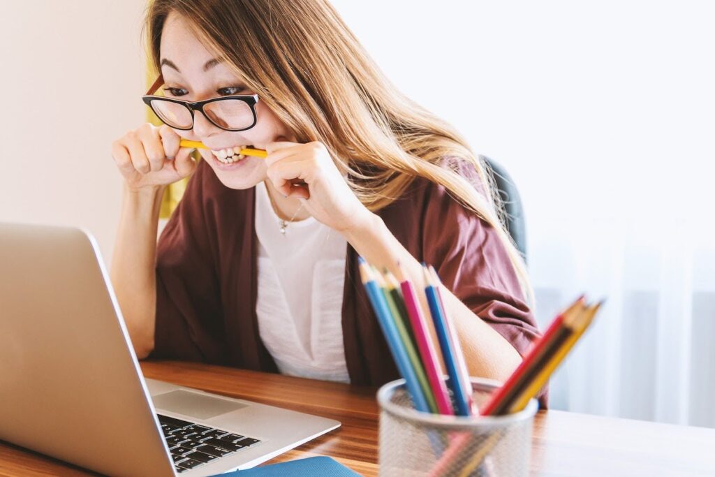 An employee experiencing stress, a common contributor to presenteeism